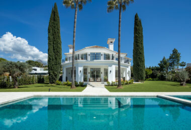 Welcome to Villa Karina, a magnificent 5-bedroom luxury villa nestled in the heart of Nueva Andalucía, offering the perfect blend of elegance, comfort, and prime location.