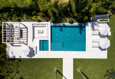Welcome to Villa Karina, a magnificent 5-bedroom luxury villa nestled in the heart of Nueva Andalucía, offering the perfect blend of elegance, comfort, and prime location.