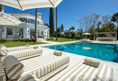 Welcome to Villa Karina, a magnificent 5-bedroom luxury villa nestled in the heart of Nueva Andalucía, offering the perfect blend of elegance, comfort, and prime location.