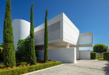 Exuding opulence and refinement, this exceptional villa redefines the very notion of luxury golf resort living.