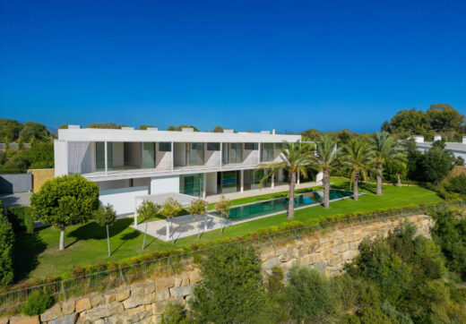 Exuding opulence and refinement, this exceptional villa redefines the very notion of luxury golf resort living.