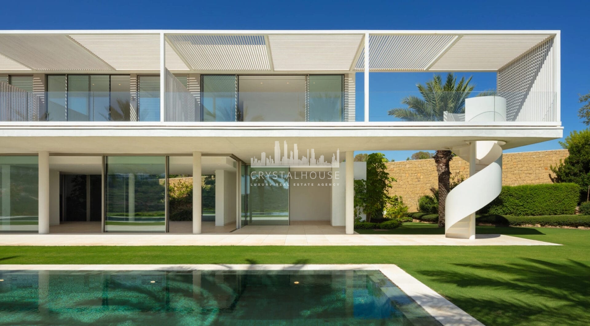 Exuding opulence and refinement, this exceptional villa redefines the very notion of luxury golf resort living.