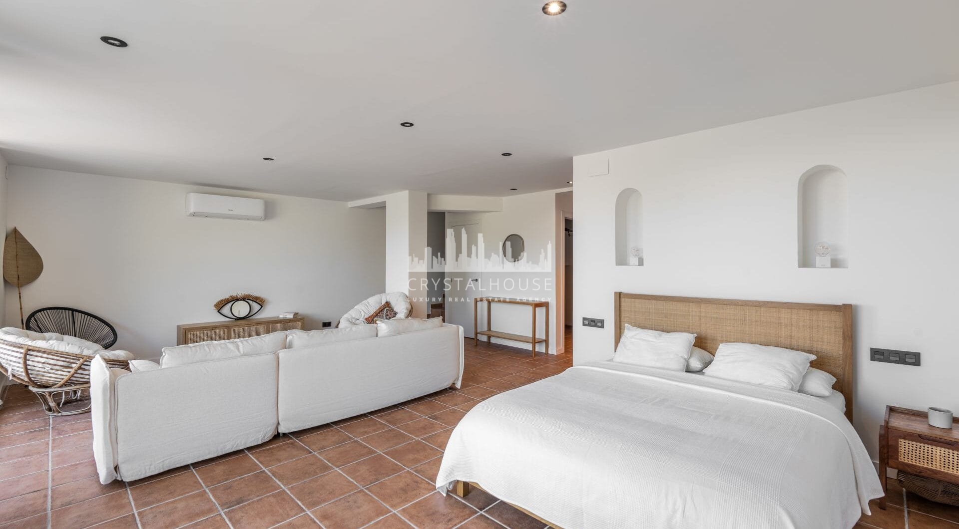Nestled in a quiet residential area just minutes from Estepona town and the coastline, Villa Jazu offers a refined sense of comfort across 3 carefully designed levels.