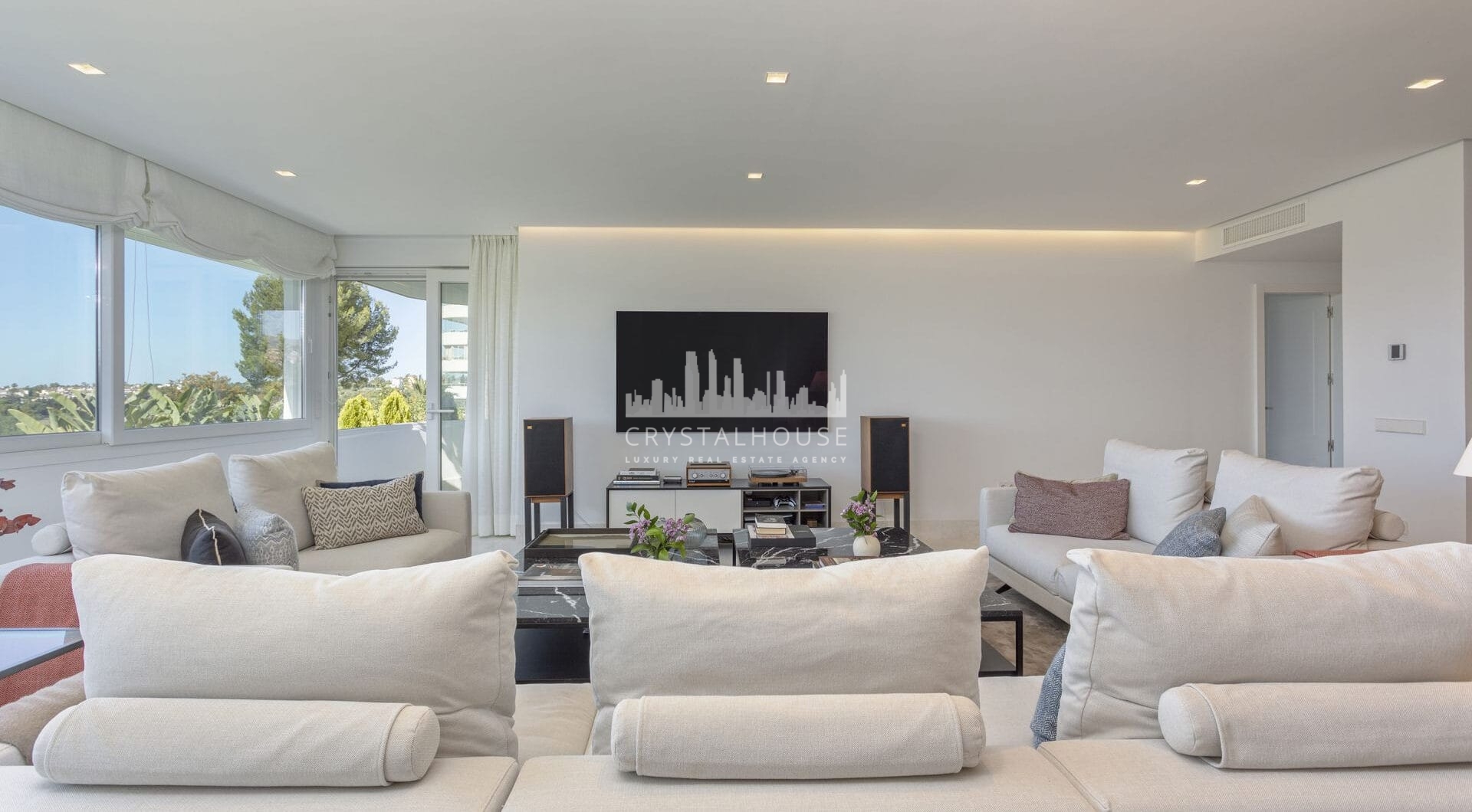 Located in one of Guadalmina Alta’s most established frontline golf communities.
