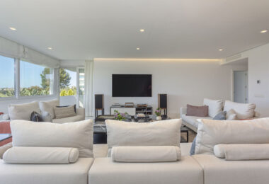 Located in one of Guadalmina Alta’s most established frontline golf communities.