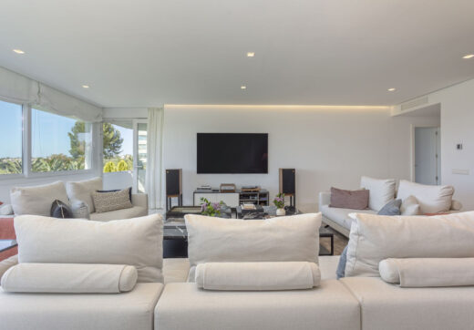 Located in one of Guadalmina Alta’s most established frontline golf communities.