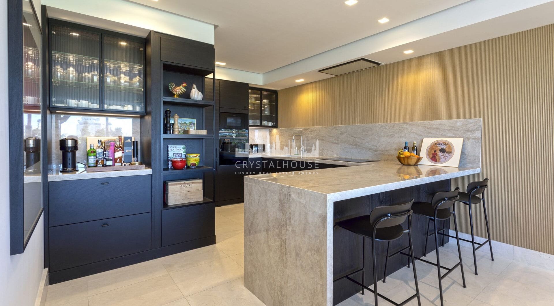 Located in one of Guadalmina Alta’s most established frontline golf communities.