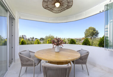 Located in one of Guadalmina Alta’s most established frontline golf communities.