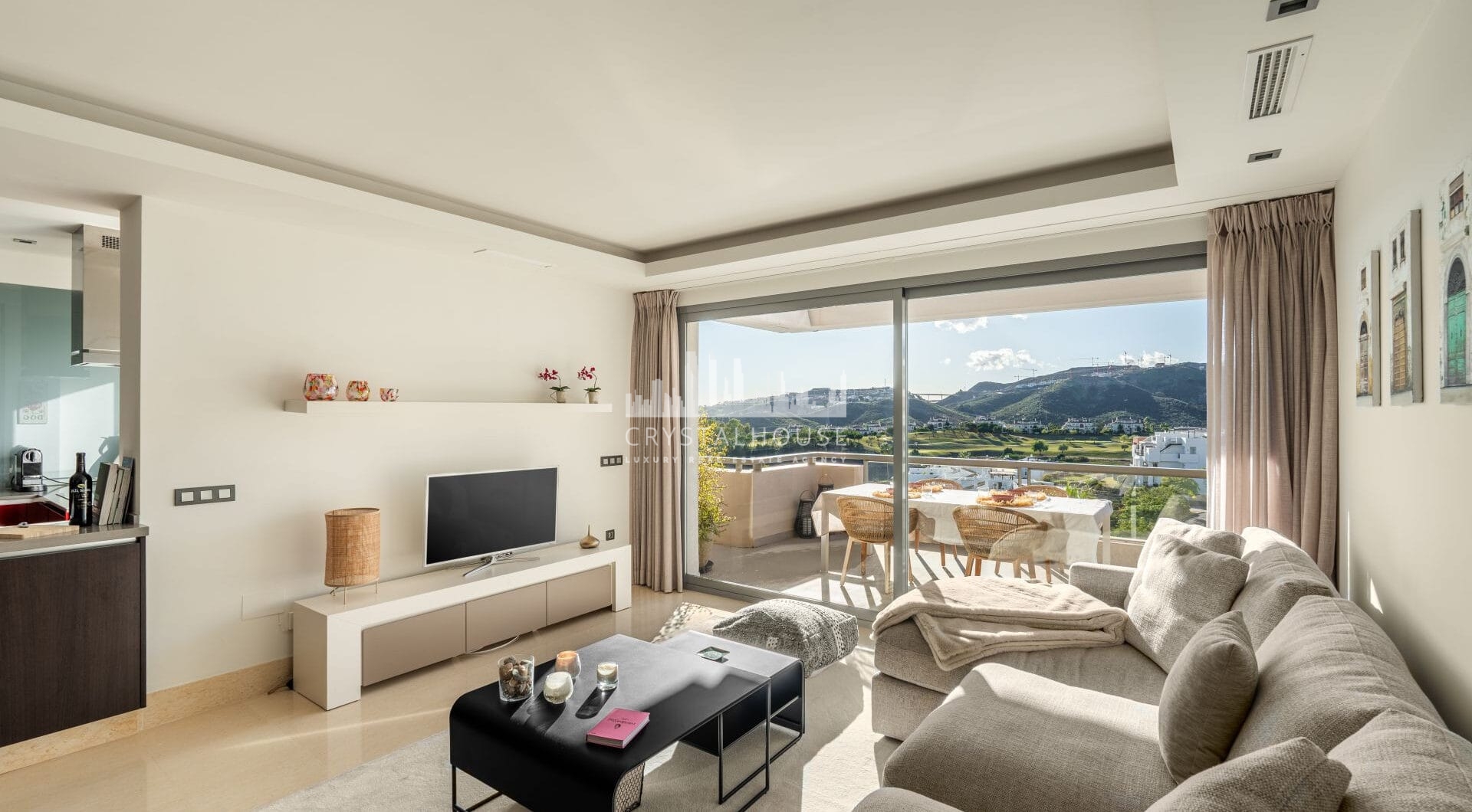 We are delighted to present this impeccably maintained, bright, and spacious 3-bedroom apartment, located in the highly sought-after Los Arrayanes Golf development, south of Los Arqueros in the Benahavís municipality.