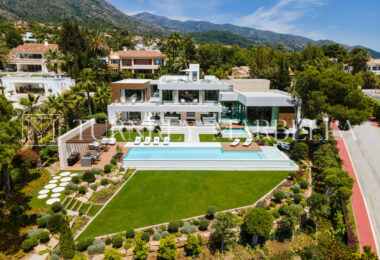 Set in the exclusive gated community of Sierra Blanca, Rossini 13 offers privacy, security, and panoramic sea views stretching to Gibraltar and the African coastline.