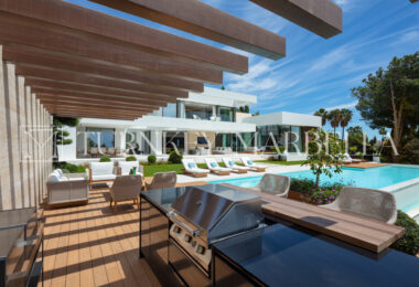 Set in the exclusive gated community of Sierra Blanca, Rossini 13 offers privacy, security, and panoramic sea views stretching to Gibraltar and the African coastline.