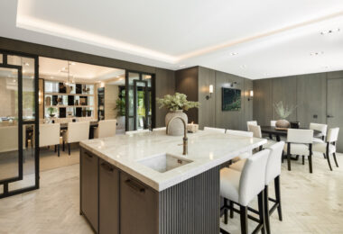 Welcome to Villa Solstice, an awe-inspiring frontline golf villa with an unbeatable location in the heart of Nueva Andalucia.