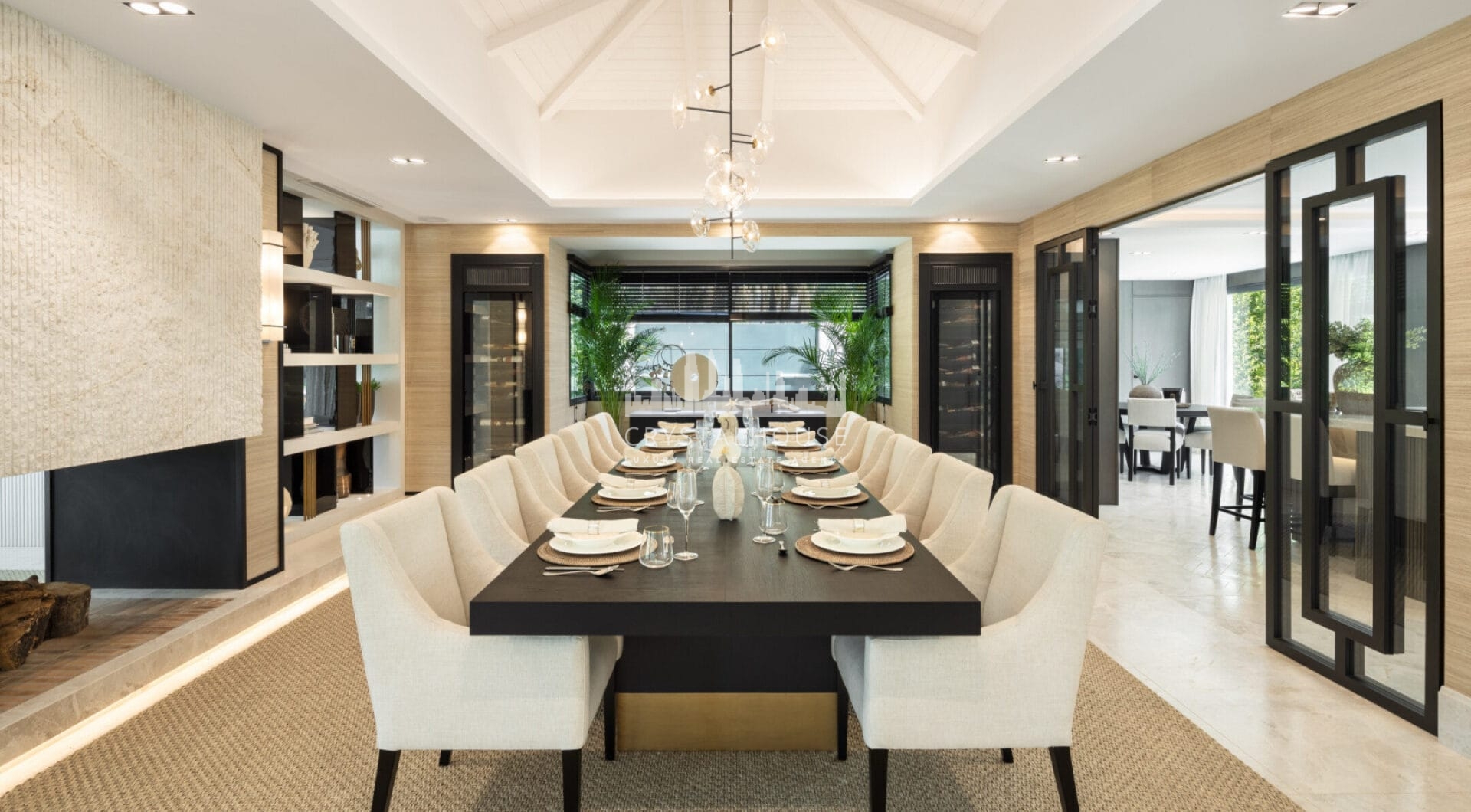 Welcome to Villa Solstice, an awe-inspiring frontline golf villa with an unbeatable location in the heart of Nueva Andalucia.