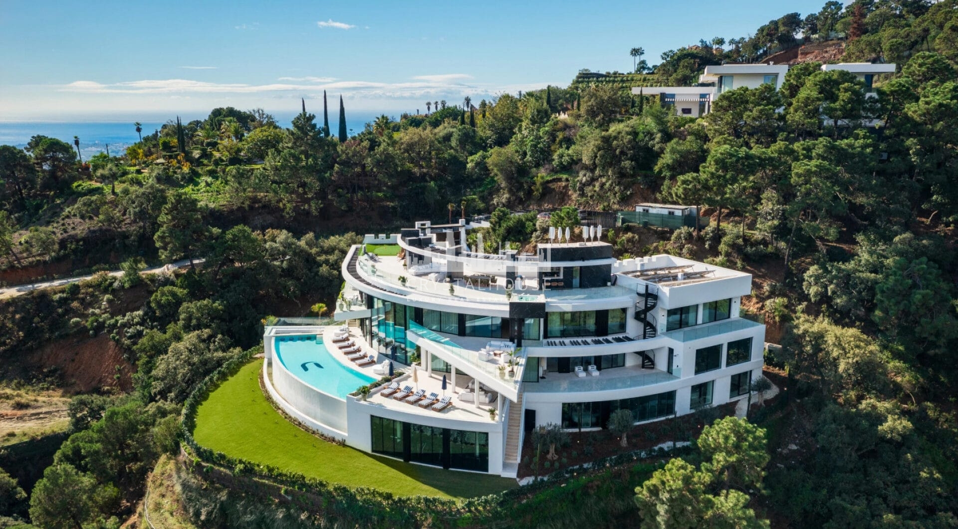 El Unico is a very luxurious villa with panoramic views of the Mediterranean Sea and is situated within the gated and secure La Zagaleta Resort and Country Club, which is recognised as the most exclusive urbanization in all of Europe.