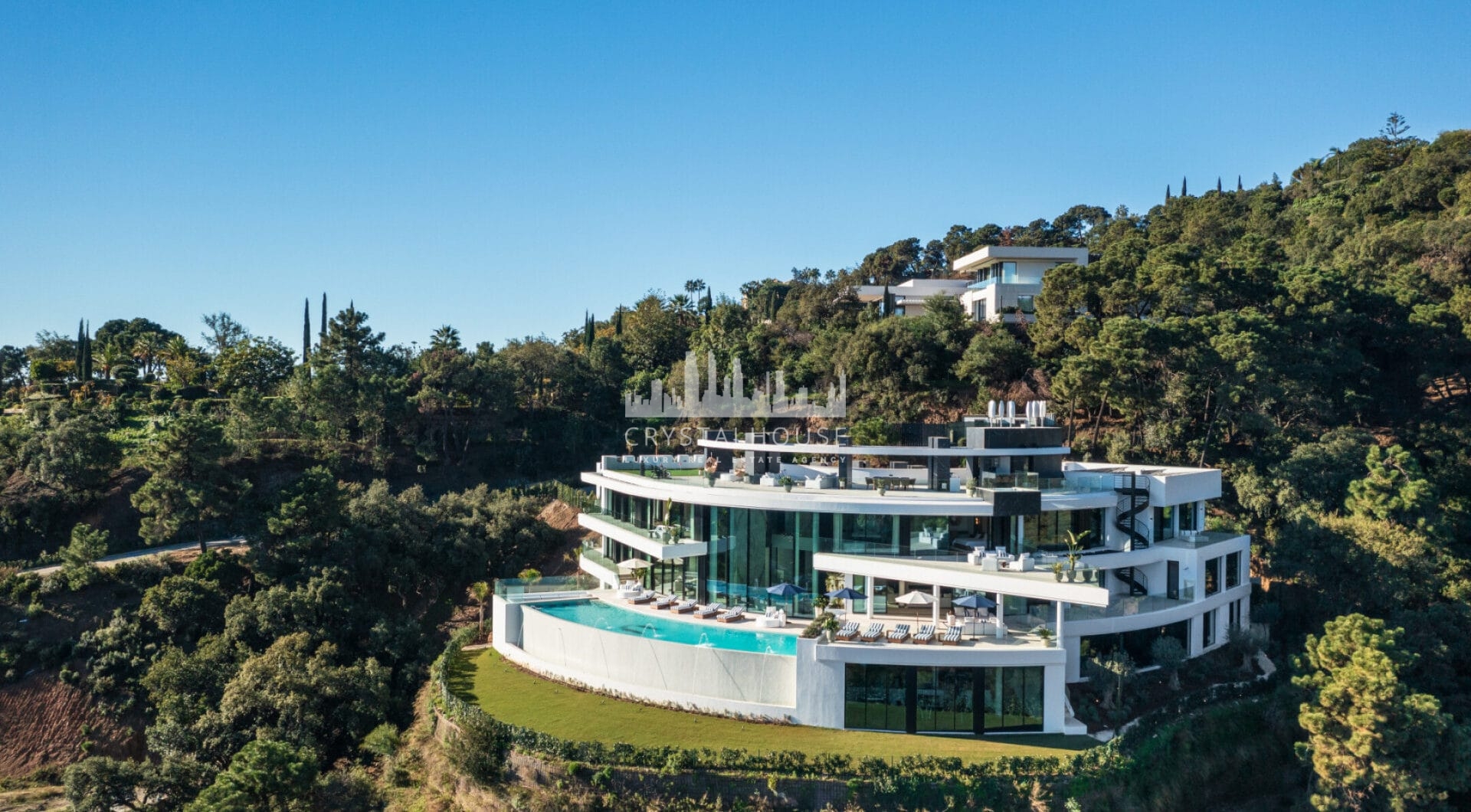 El Unico is a very luxurious villa with panoramic views of the Mediterranean Sea and is situated within the gated and secure La Zagaleta Resort and Country Club, which is recognised as the most exclusive urbanization in all of Europe.