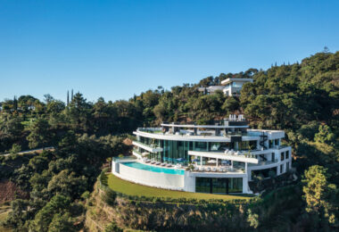 El Unico is a very luxurious villa with panoramic views of the Mediterranean Sea and is situated within the gated and secure La Zagaleta Resort and Country Club, which is recognised as the most exclusive urbanization in all of Europe.