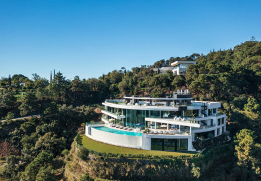 El Unico is a very luxurious villa with panoramic views of the Mediterranean Sea and is situated within the gated and secure La Zagaleta Resort and Country Club, which is recognised as the most exclusive urbanization in all of Europe.