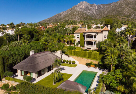 Luxury Residence in Sierra Blanca, Marbella Golden MileClassical style villa with modern guest house and pool on an ample plot in the heart of Sierra Blanca, Marbella Golden Mile.