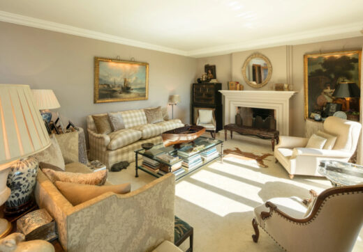 Luxury Residence in Sierra Blanca, Marbella Golden MileClassical style villa with modern guest house and pool on an ample plot in the heart of Sierra Blanca, Marbella Golden Mile.