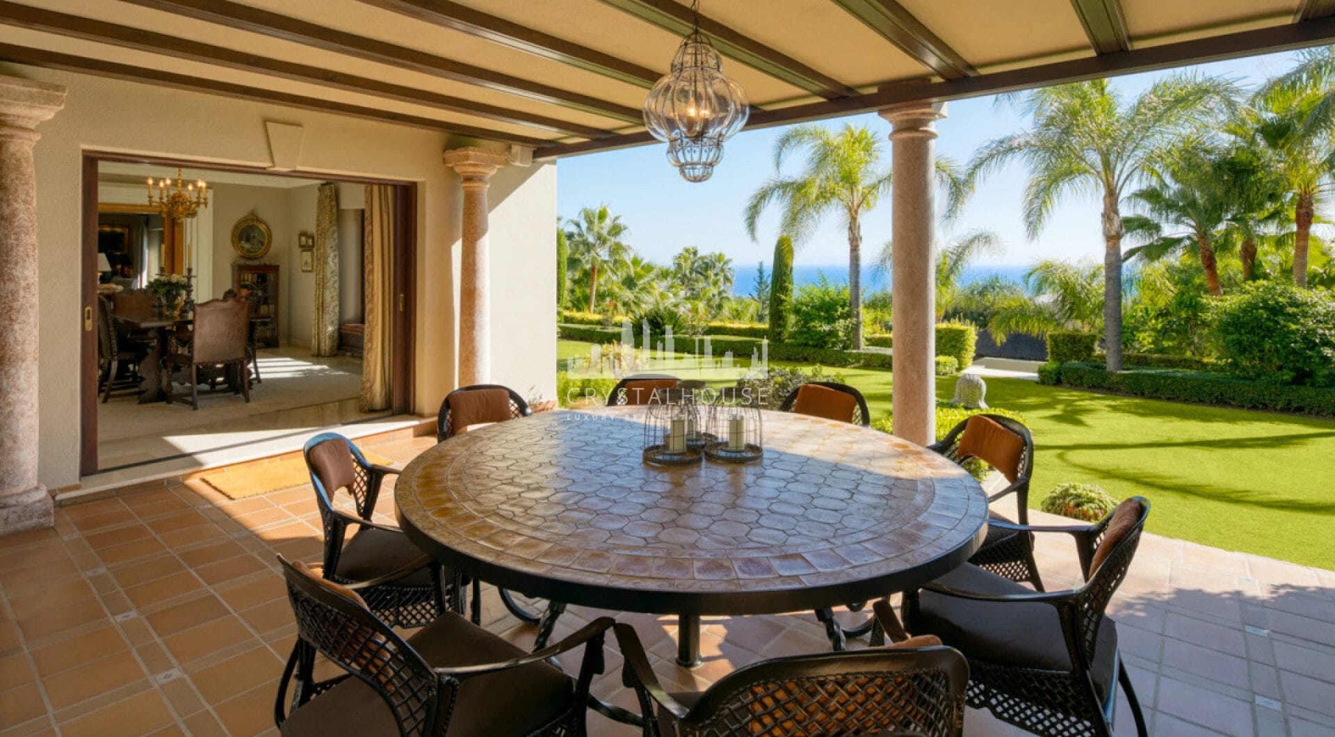 Luxury Residence in Sierra Blanca, Marbella Golden MileClassical style villa with modern guest house and pool on an ample plot in the heart of Sierra Blanca, Marbella Golden Mile.