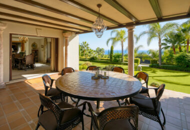 Luxury Residence in Sierra Blanca, Marbella Golden MileClassical style villa with modern guest house and pool on an ample plot in the heart of Sierra Blanca, Marbella Golden Mile.