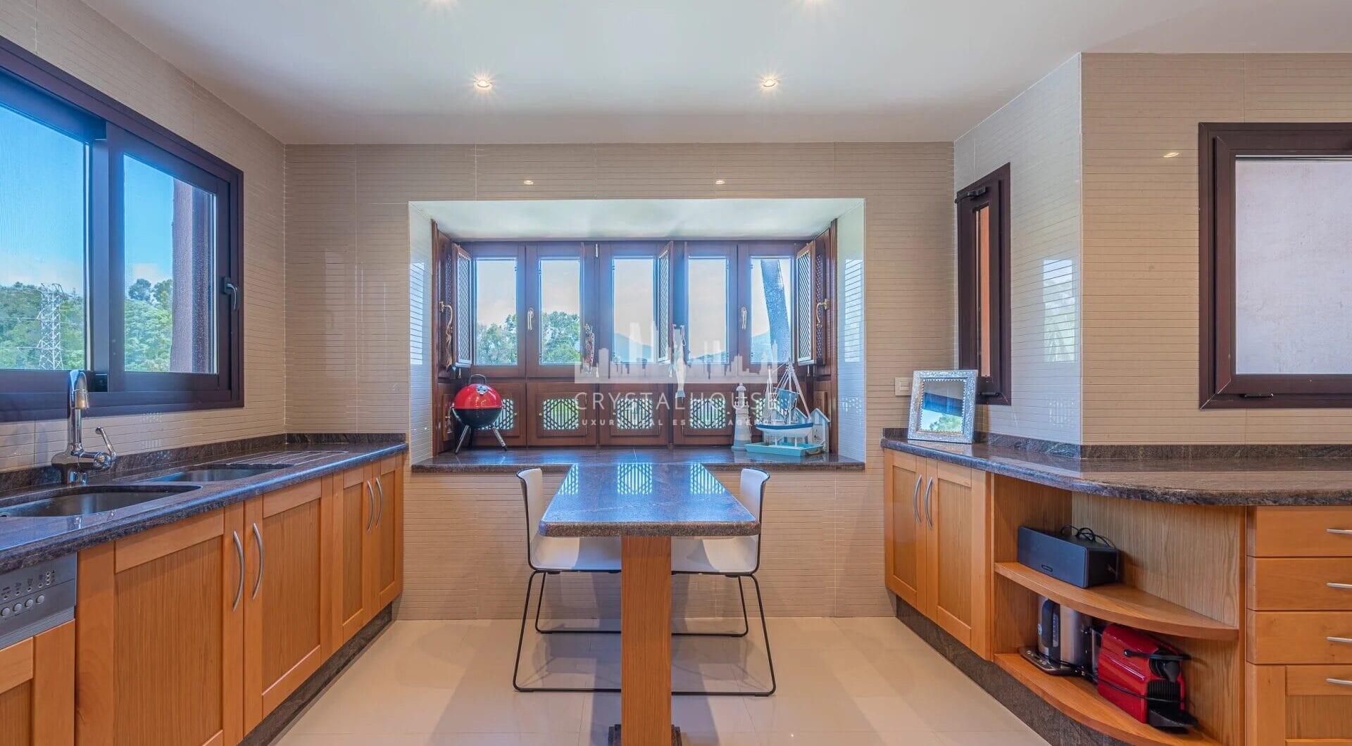 Presenting a captivating three-bedroom duplex penthouse nestled within the prestigious La Alzambra Hill Club, an exclusive 24-hour gated and secure development.