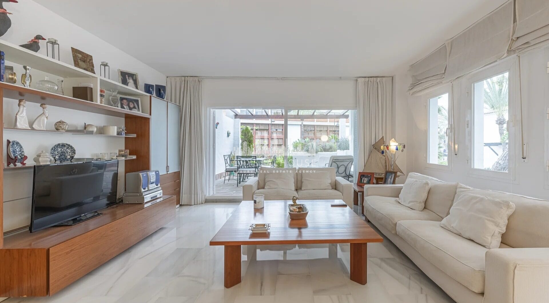Situated within the sought-after gated community of Urbanización El Corralito, this beautifully maintained first-floor apartment presents a rare opportunity just a few steps from the iconic Mistral Beach.