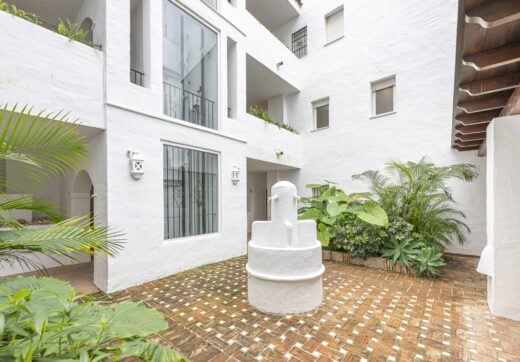 Situated within the sought-after gated community of Urbanización El Corralito, this beautifully maintained first-floor apartment presents a rare opportunity just a few steps from the iconic Mistral Beach.