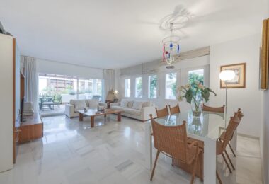 Situated within the sought-after gated community of Urbanización El Corralito, this beautifully maintained first-floor apartment presents a rare opportunity just a few steps from the iconic Mistral Beach.