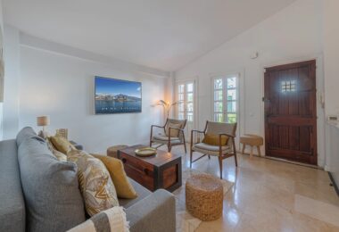 Located within the prestigious gated enclave of Señorio de Marbella, this beautifully presented two-bedroom apartment enjoys an enviable position on Marbella’s renowned Golden Mile.