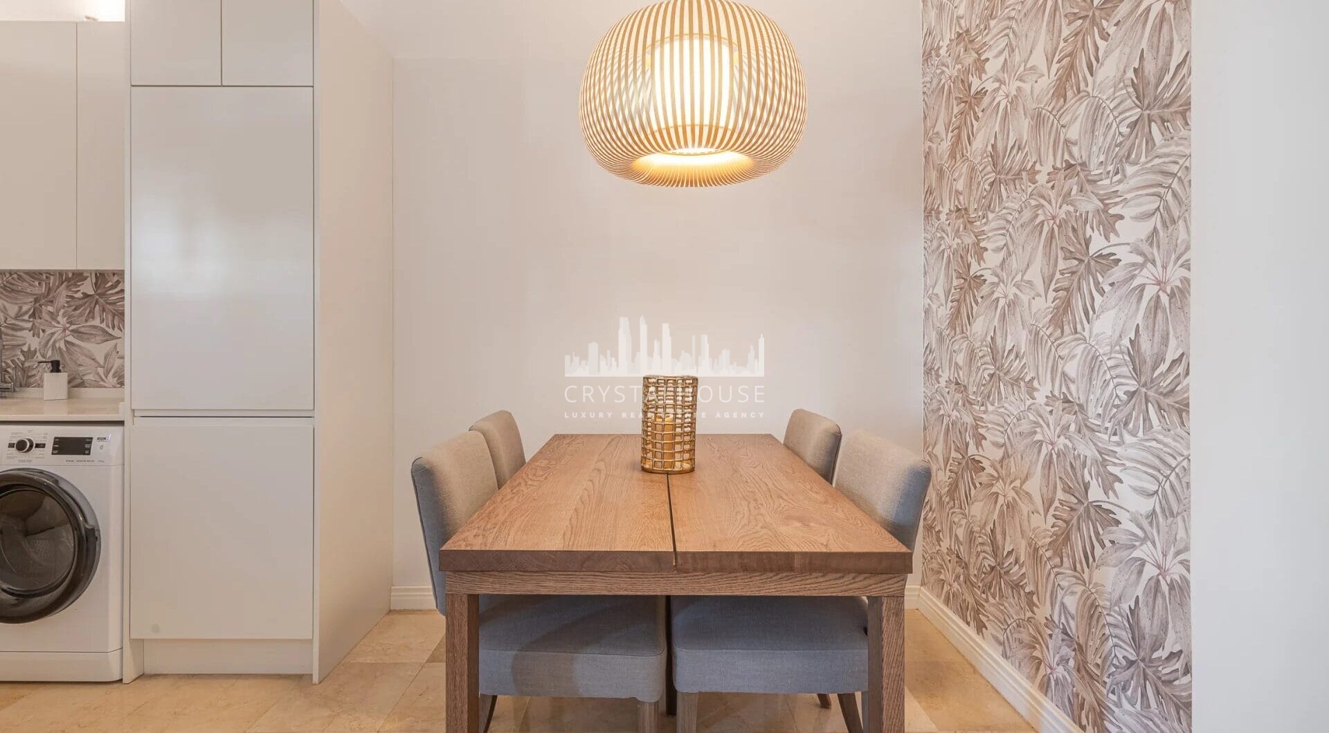 Located within the prestigious gated enclave of Señorio de Marbella, this beautifully presented two-bedroom apartment enjoys an enviable position on Marbella’s renowned Golden Mile.