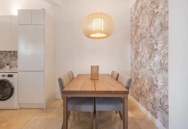 Located within the prestigious gated enclave of Señorio de Marbella, this beautifully presented two-bedroom apartment enjoys an enviable position on Marbella’s renowned Golden Mile.
