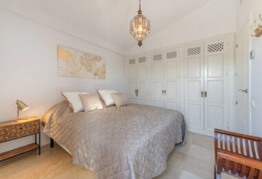Located within the prestigious gated enclave of Señorio de Marbella, this beautifully presented two-bedroom apartment enjoys an enviable position on Marbella’s renowned Golden Mile.