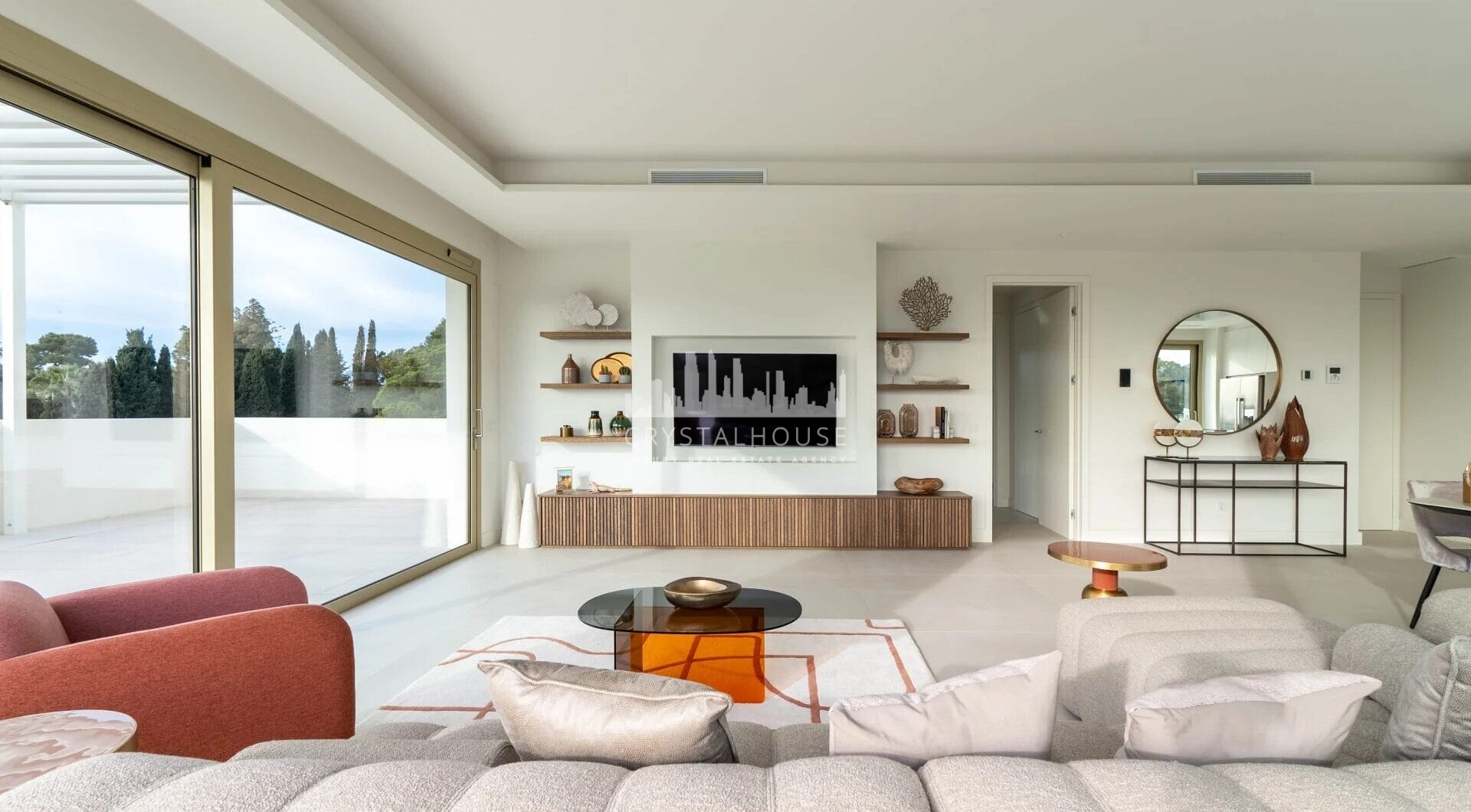 Nestled within the prestigious and highly sought-after Benalús residential complex on Marbella’s Golden Mile, this stunning duplex penthouse redefines luxury living.