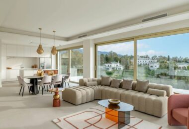Nestled within the prestigious and highly sought-after Benalús residential complex on Marbella’s Golden Mile, this stunning duplex penthouse redefines luxury living.
