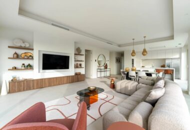 Nestled within the prestigious and highly sought-after Benalús residential complex on Marbella’s Golden Mile, this stunning duplex penthouse redefines luxury living.