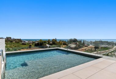Nestled within the prestigious and highly sought-after Benalús residential complex on Marbella’s Golden Mile, this stunning duplex penthouse redefines luxury living.