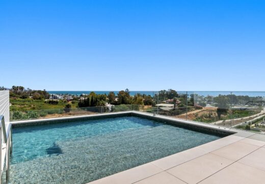 Nestled within the prestigious and highly sought-after Benalús residential complex on Marbella’s Golden Mile, this stunning duplex penthouse redefines luxury living.