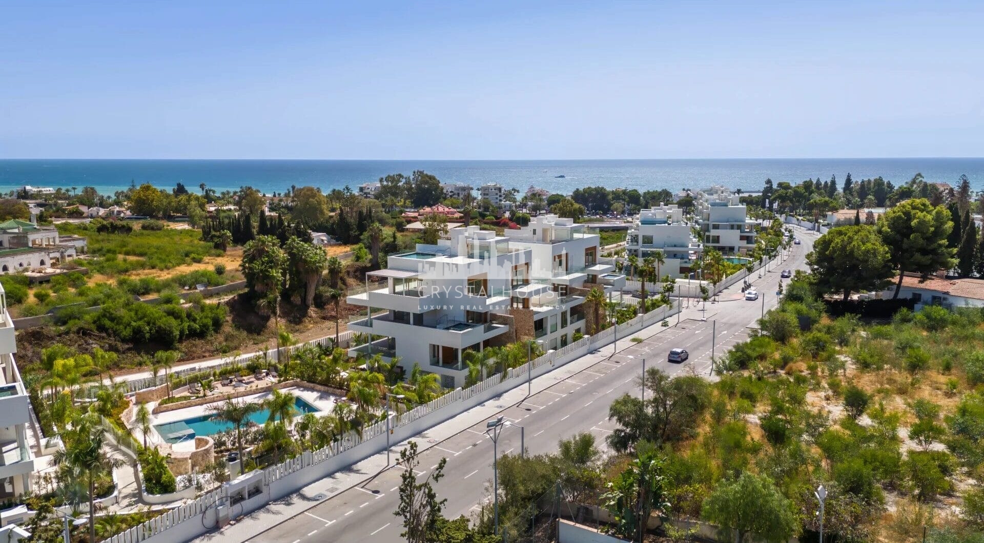 Nestled within the prestigious and highly sought-after Benalús residential complex on Marbella’s Golden Mile, this stunning duplex penthouse redefines luxury living.