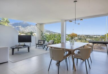Experience luxury living in this stunning ground floor apartment located in the prestigious Palacetes de Les Belvederes.