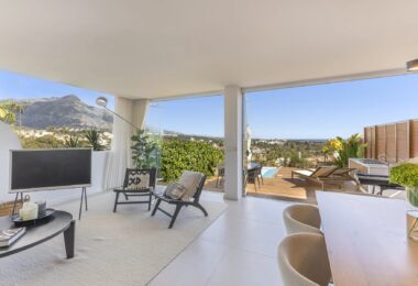 Experience luxury living in this stunning ground floor apartment located in the prestigious Palacetes de Les Belvederes.