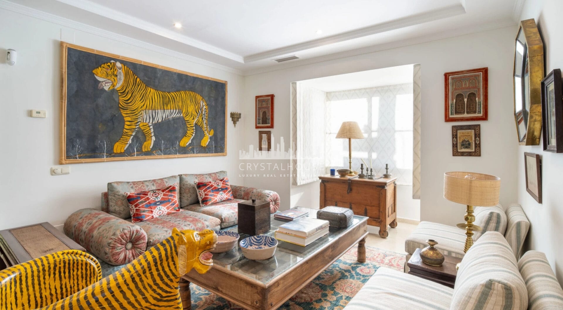 Discover this spectacular property located in the prestigious area of La Quinta, Benahavis, ideal for golf enthusiasts and Mediterranean living.