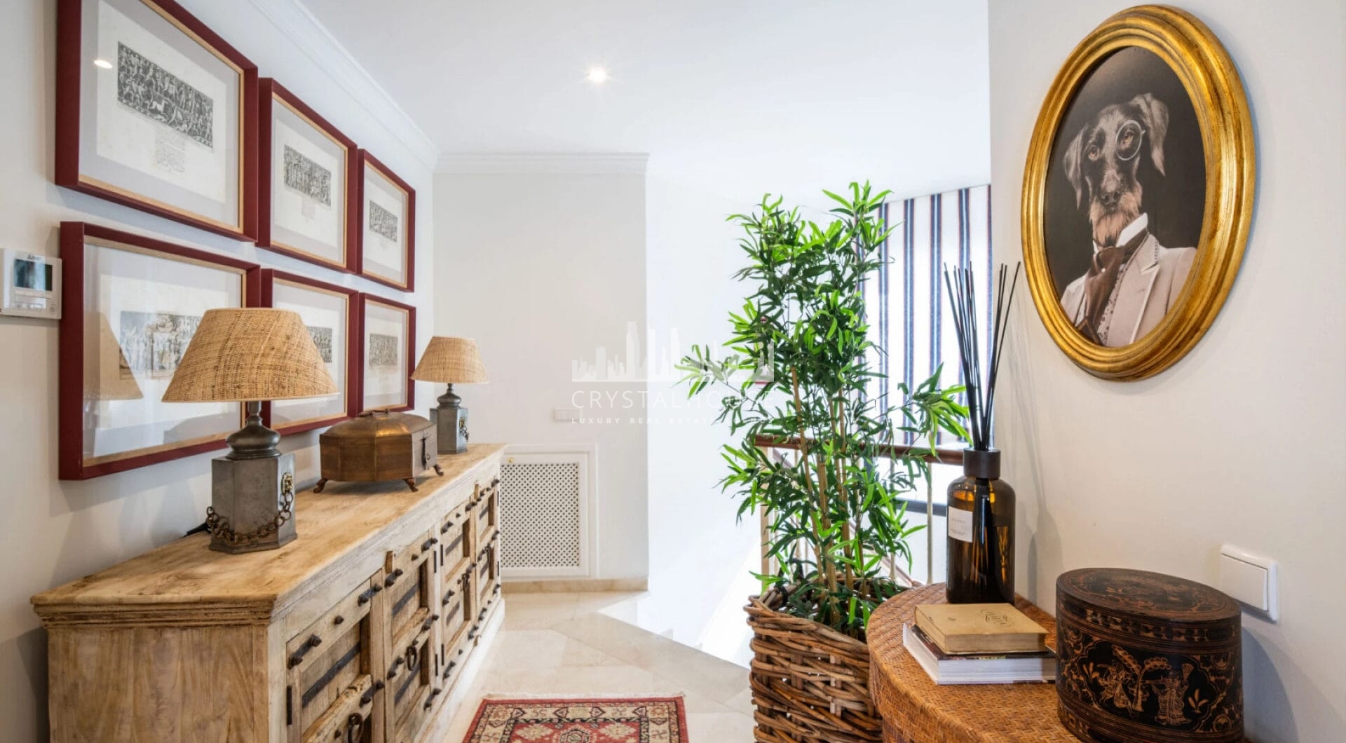 Discover this spectacular property located in the prestigious area of La Quinta, Benahavis, ideal for golf enthusiasts and Mediterranean living.