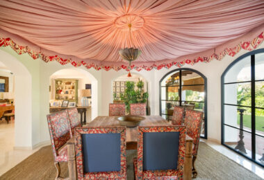 Discover this spectacular property located in the prestigious area of La Quinta, Benahavis, ideal for golf enthusiasts and Mediterranean living.