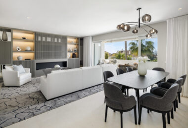 Situated in the exclusive and tranquil community of Monte Paraiso on Marbella's prestigious Golden Mile, Marismas 1 is an exceptional duplex apartment refurbished by the renowned Oak Estates.
