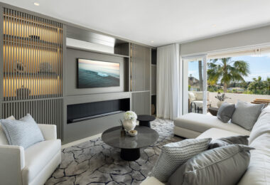 Situated in the exclusive and tranquil community of Monte Paraiso on Marbella's prestigious Golden Mile, Marismas 1 is an exceptional duplex apartment refurbished by the renowned Oak Estates.