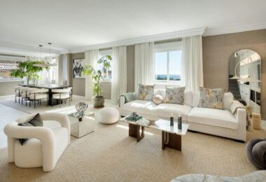 Located in the sought-after area of the Marbella Golden Mile, Costa PH is an exceptional duplex penthouse offering panoramic sea and mountain views.