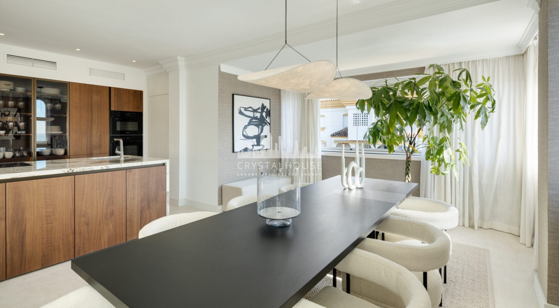 Located in the sought-after area of the Marbella Golden Mile, Costa PH is an exceptional duplex penthouse offering panoramic sea and mountain views.