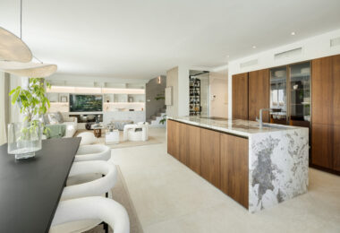 Located in the sought-after area of the Marbella Golden Mile, Costa PH is an exceptional duplex penthouse offering panoramic sea and mountain views.