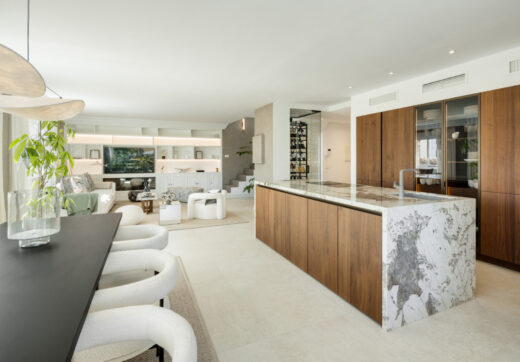 Located in the sought-after area of the Marbella Golden Mile, Costa PH is an exceptional duplex penthouse offering panoramic sea and mountain views.